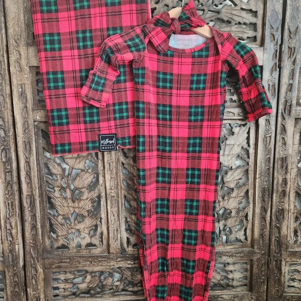 Christmas Newborn Bundle: Swaddle, Knotted Gown, and Hair Bow, NB, unisex - Picture 2 of 4